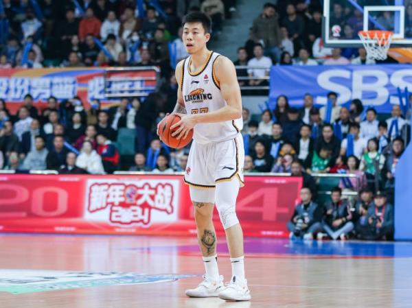 屋漏偏逢連夜雨！張鎮(zhèn)麟7中1僅得2分2板4助 末節(jié)受傷離場